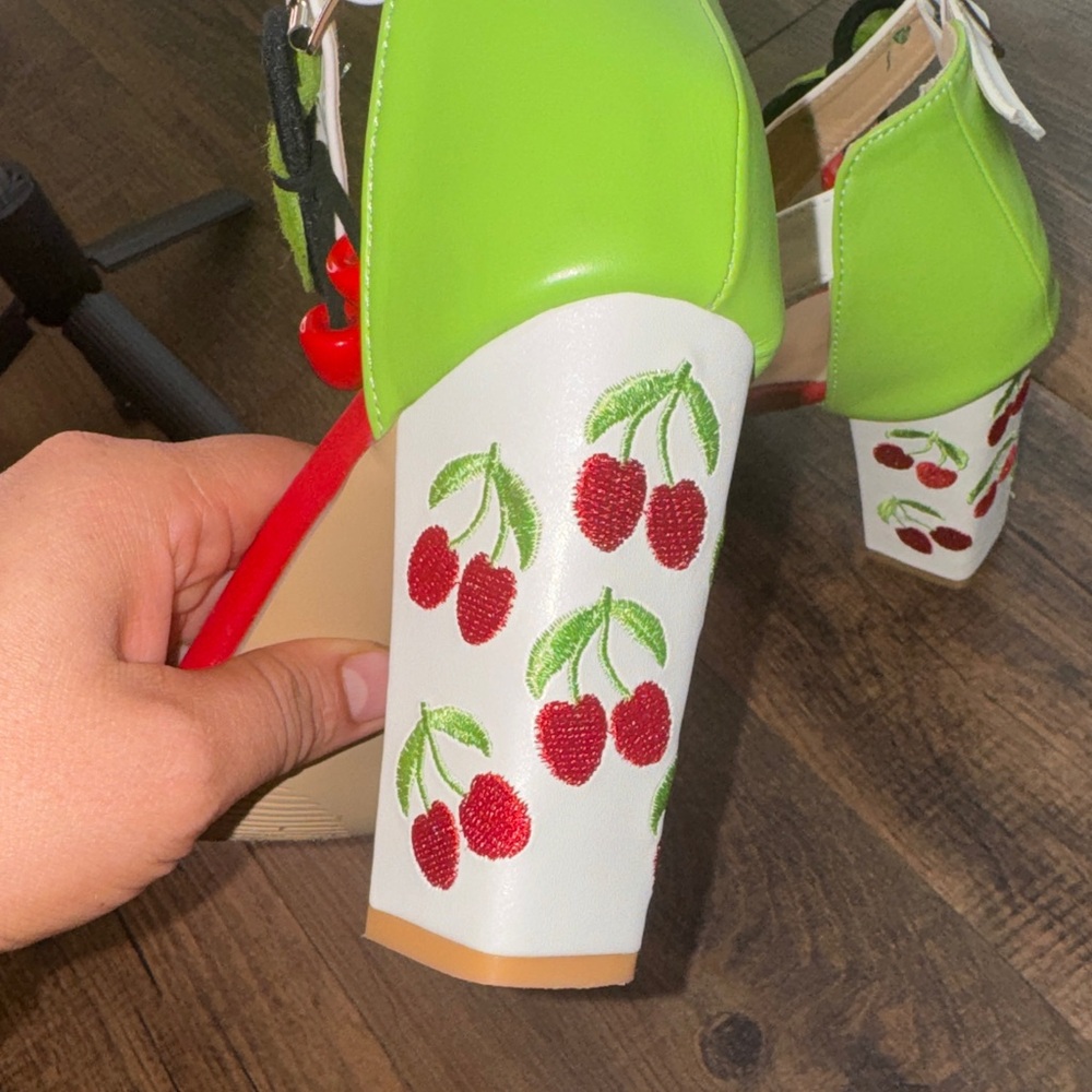 Vibrant Red and Green Women's Heels - Picture 5 of 14